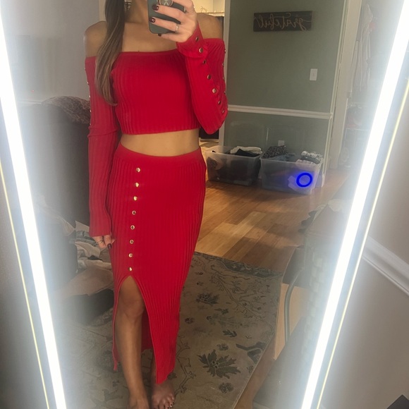 Stunning two piece red set - Picture 7 of 8